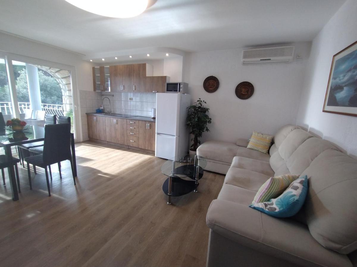 Apartments Ana - Ровин Екстериор снимка