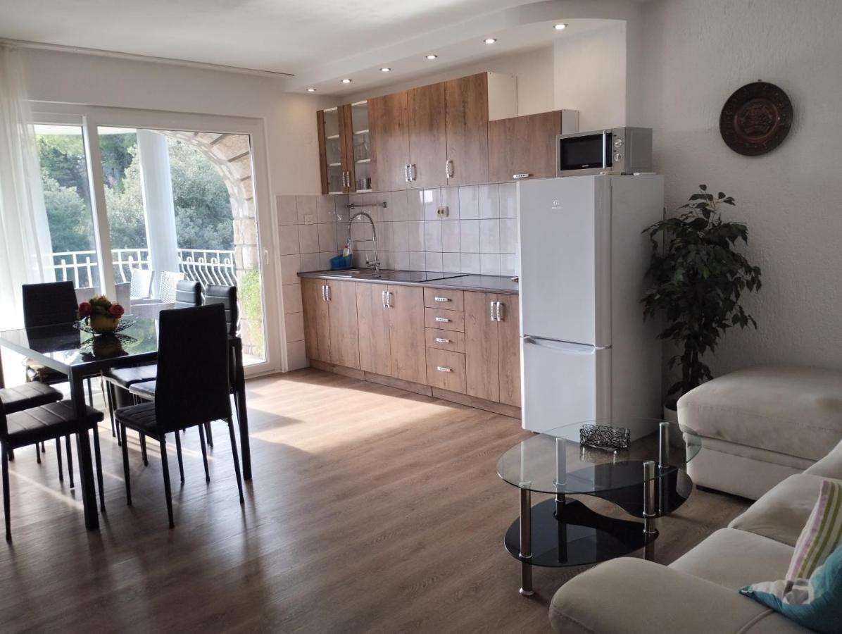 Apartments Ana - Ровин Екстериор снимка
