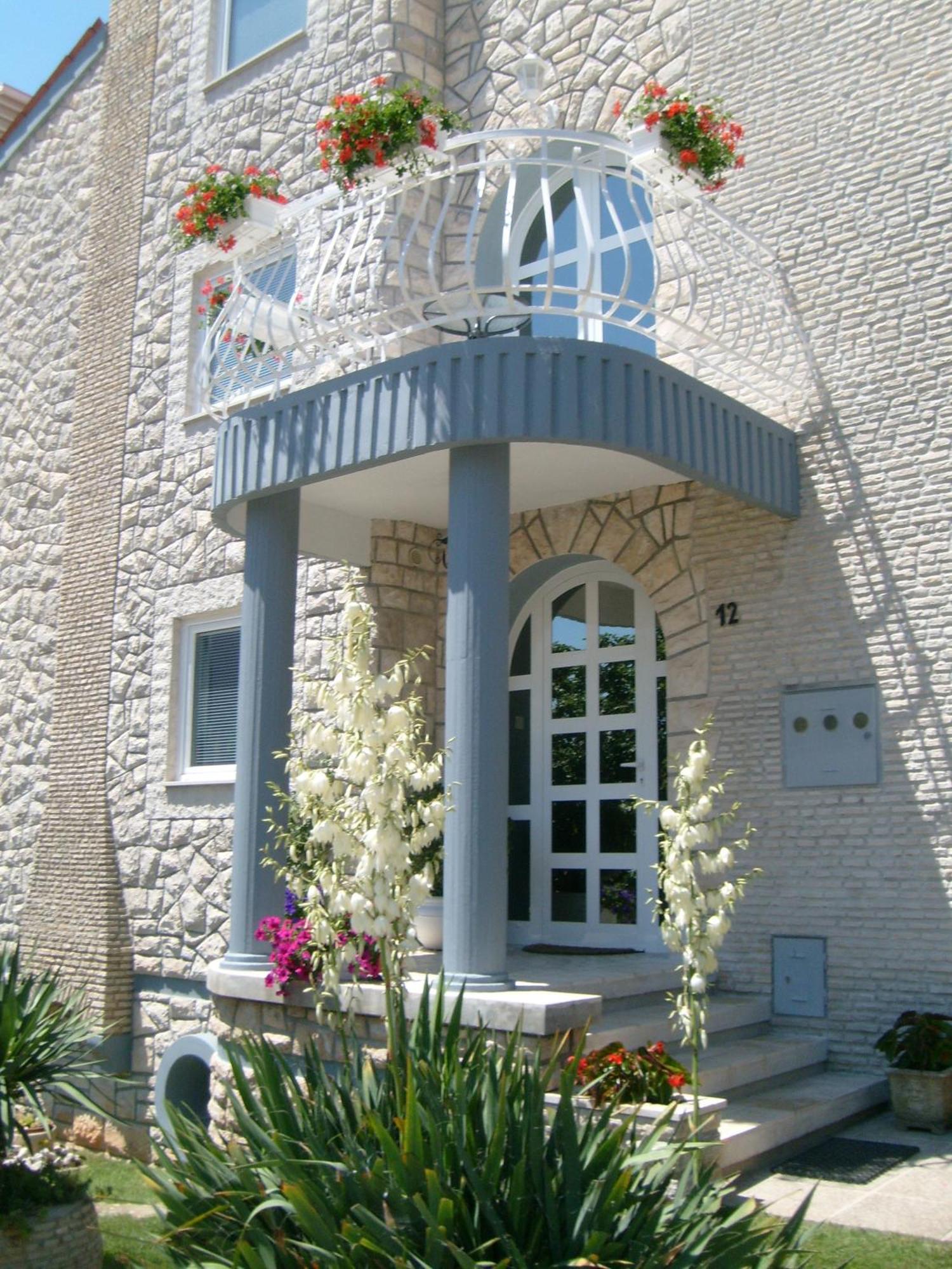 Apartments Ana - Ровин Екстериор снимка