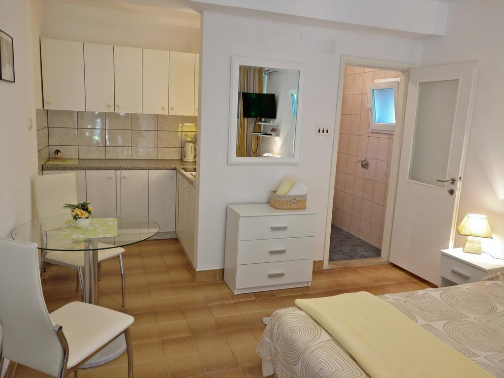 Apartments Ana - Ровин Екстериор снимка