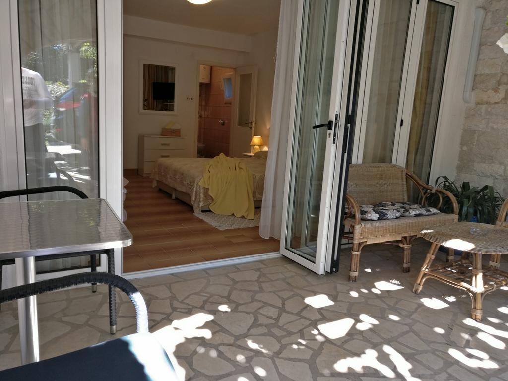 Apartments Ana - Ровин Екстериор снимка