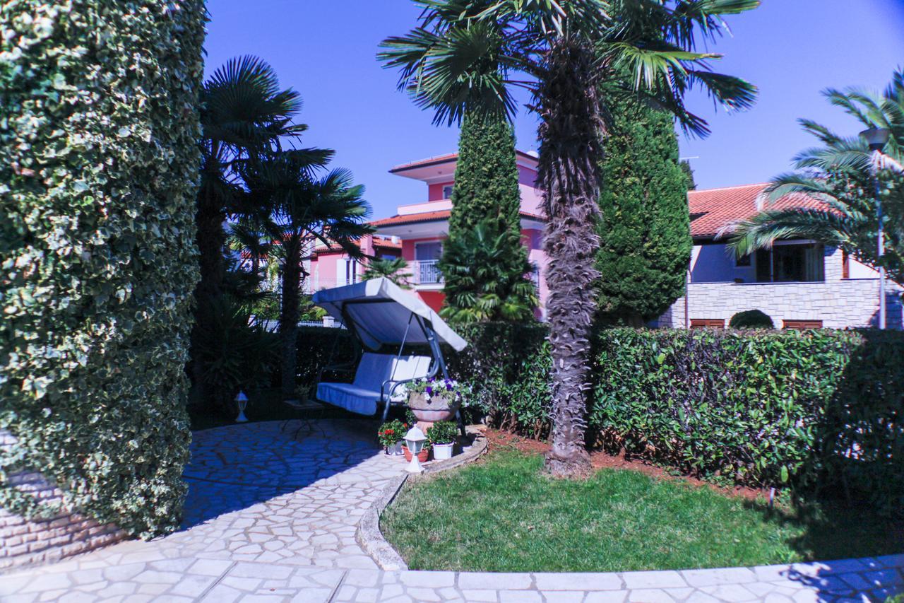 Apartments Ana - Ровин Екстериор снимка