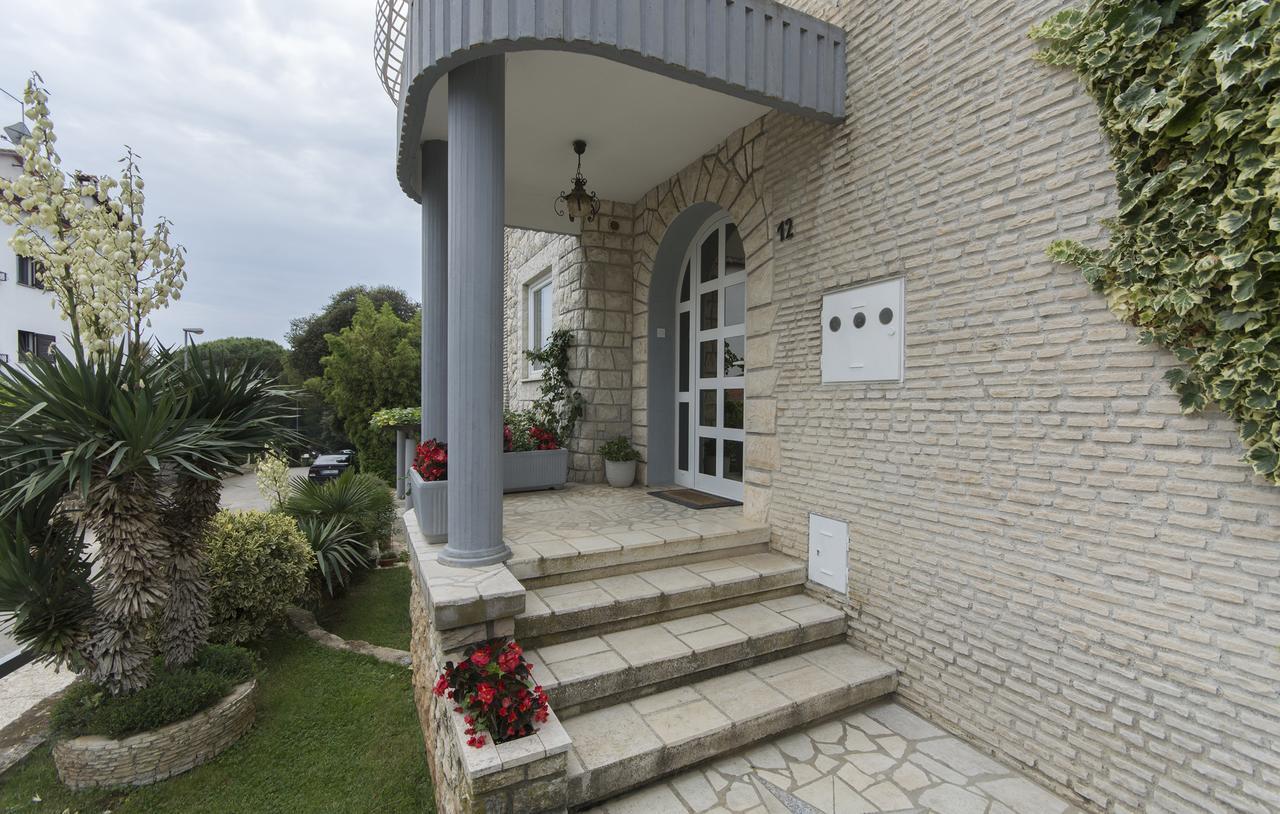Apartments Ana - Ровин Екстериор снимка