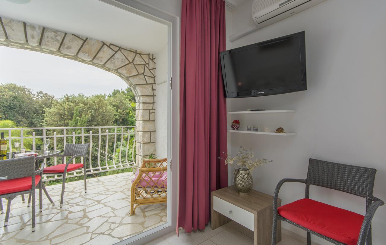 Apartments Ana - Ровин Екстериор снимка