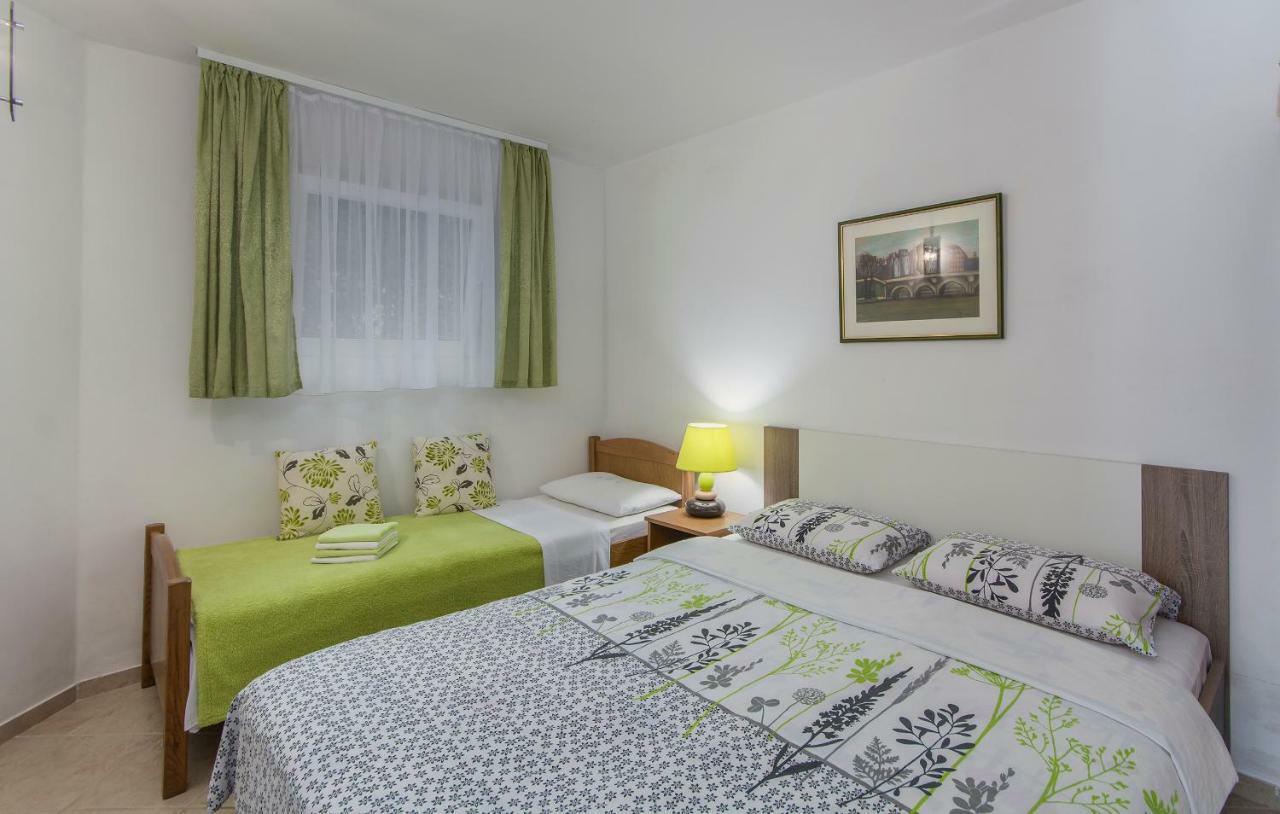 Apartments Ana - Ровин Екстериор снимка
